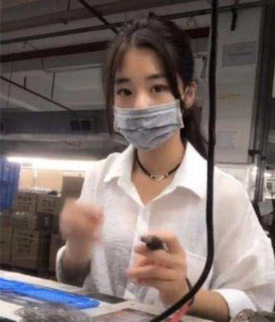 师傅装空调被误认为轻生
