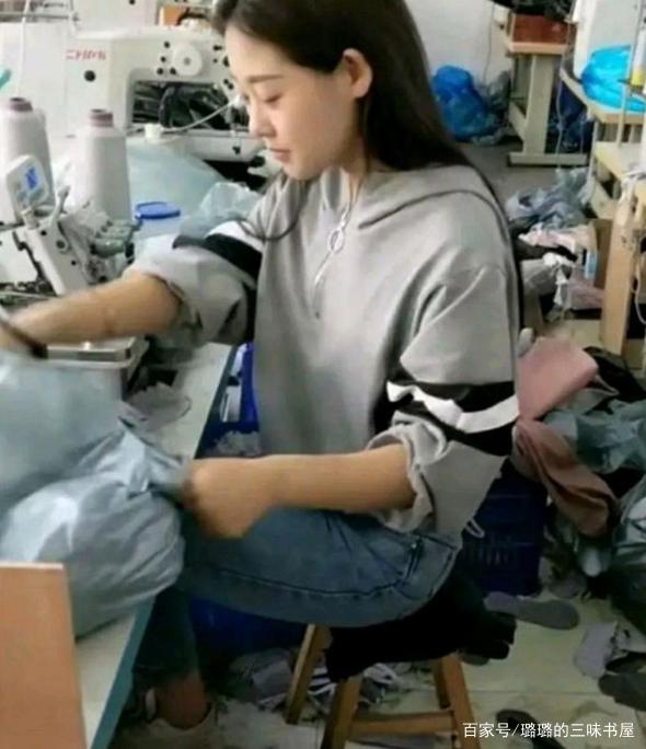 手撕小舞衣服视频素材